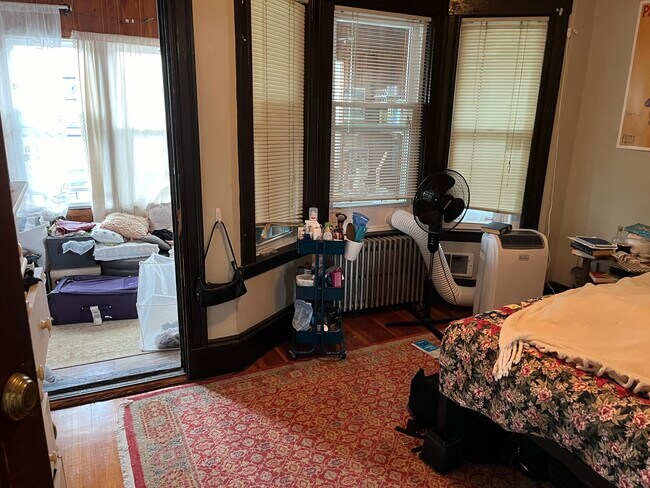 Building Photo - 195 College Ave