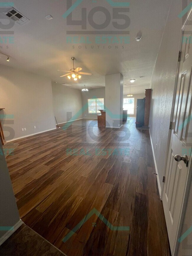 Building Photo - 4 Bedroom in Norman