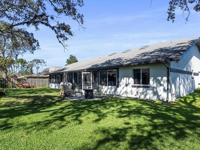 Building Photo - Sprawling 4 Bedroom Single Family Home in ...