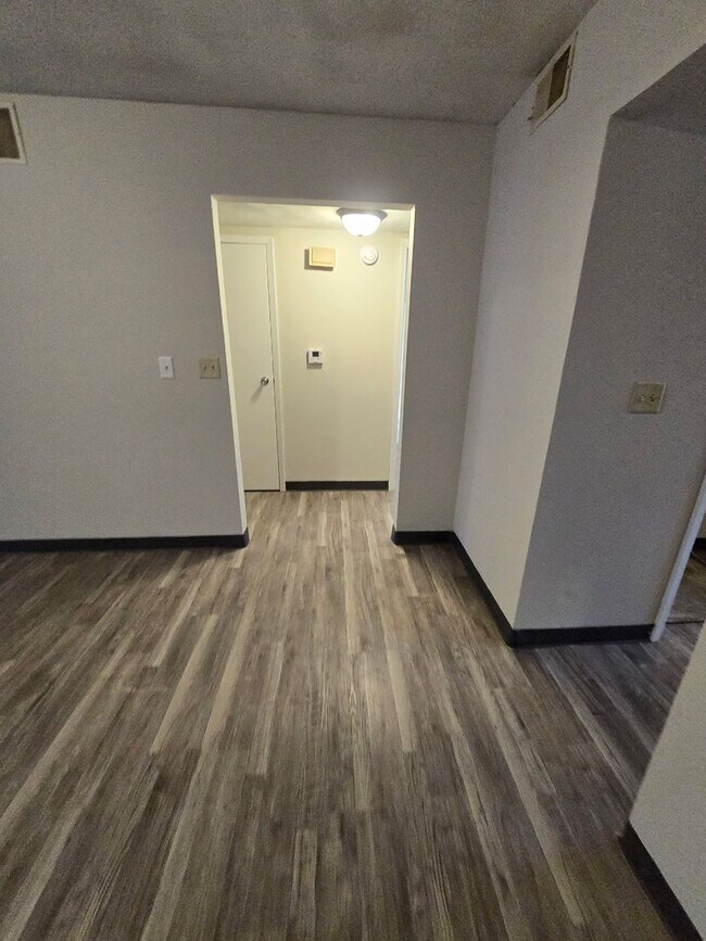 Foto del edificio - 5201 S Brooks Dr