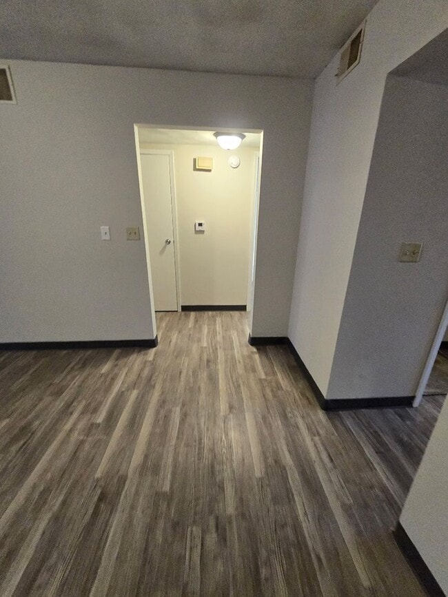 Building Photo - 5201 S Brooks Dr