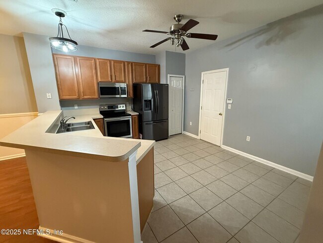 Building Photo - 9744 Summer Grove Way W