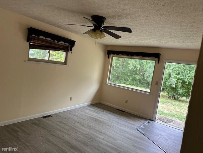 Foto del edificio - 3 br, 1 bath House - 4165 Brunswick Avenue