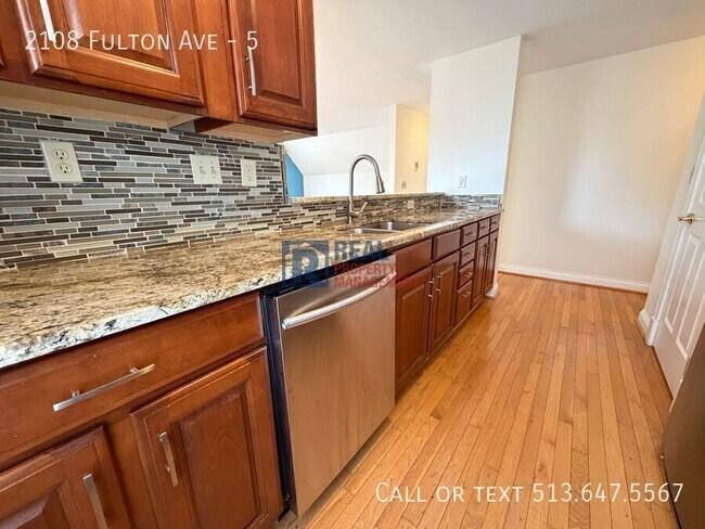 Foto del edificio - 2108 Fulton Ave
