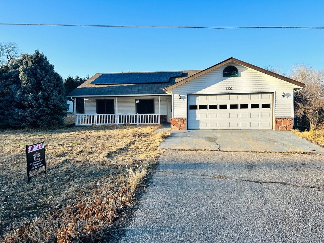 Primary Photo - Large Lot, Beautiful Home in Milford
