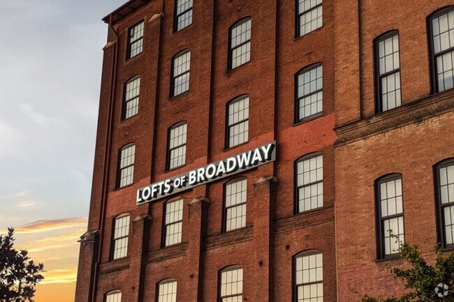 Building Photo - Lofts of Broadway