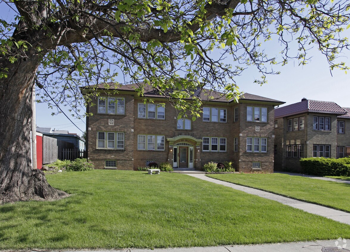 Building Photo - 4210 W Juneau Ave