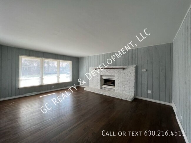 Foto del edificio - 22W220 Burr Oak Dr