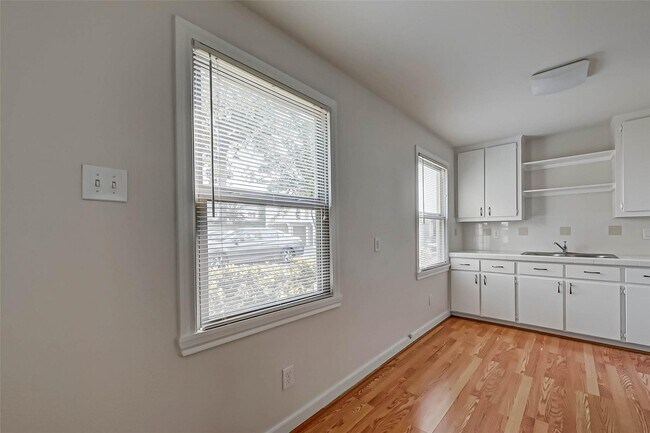Building Photo - 218 E 14th St