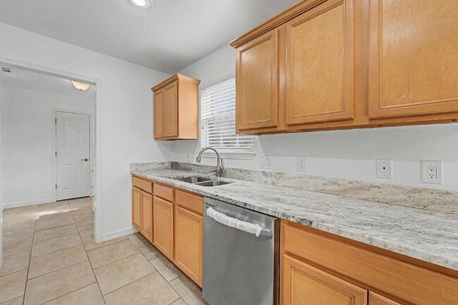 Building Photo - Fully remodeled 3-Bedroom located in Rogers  with Granite countertops