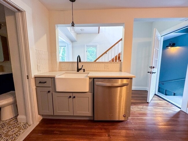 Building Photo - 77 Capen Street Unit 2