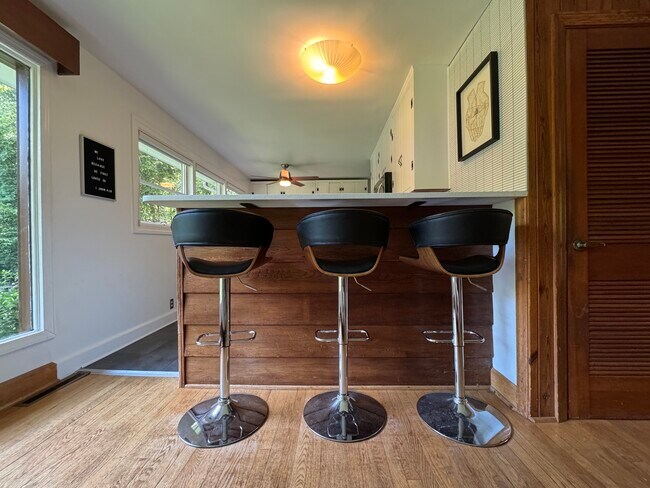 Barra de cocina - 5313 Penny Rd