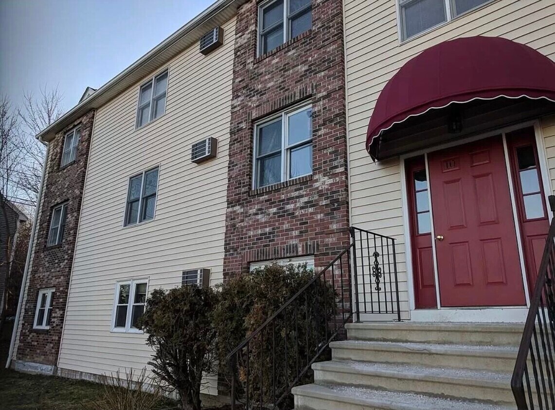 10 Nuttall Ln Unit 5, Worcester, MA 01604 Condo for Rent in Worcester
