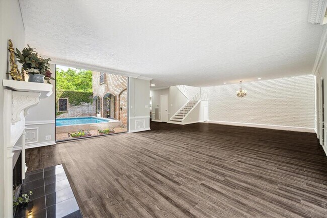 Building Photo - 6101 Valley Forge Dr