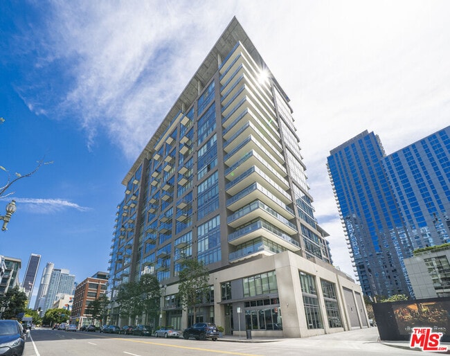 Building Photo - 1100 S Hope St