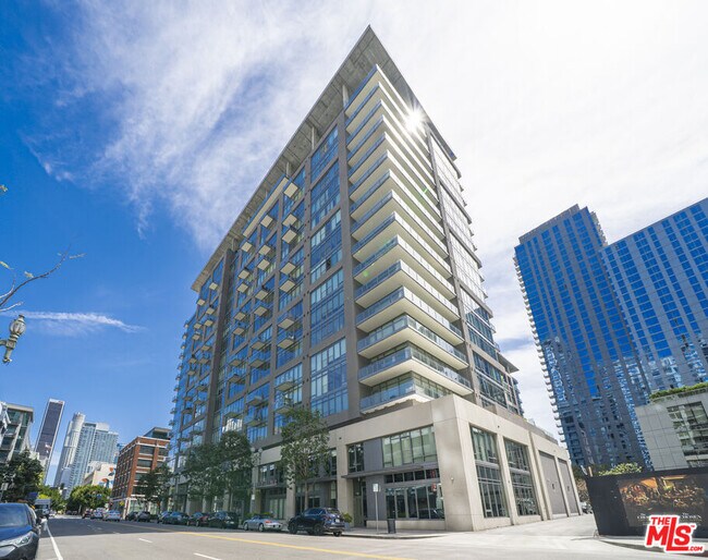 Building Photo - 1100 S Hope St
