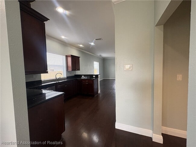 Foto del edificio - 5548 Castania Dr