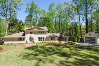 Building Photo - 1007 Somerset Dr NW