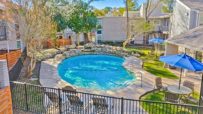 Trailwood Village Apartments Exterior Swimming Pool Amenities Photo View - Trailwood Village Apartments