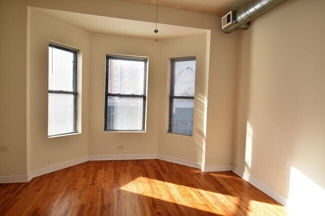 Foto del edificio - 3230 N Clark St
