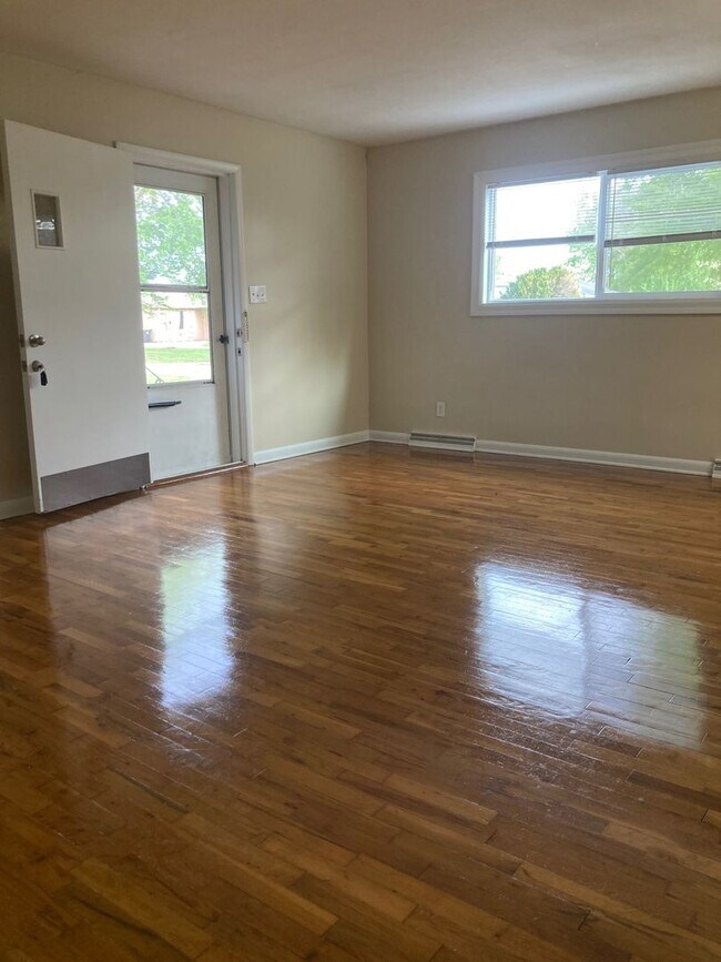 Building Photo - 2718-2720 S. Stewart