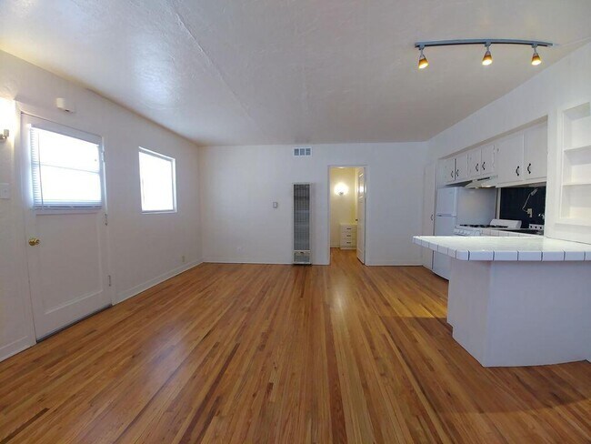 Building Photo - 420 14th St NW