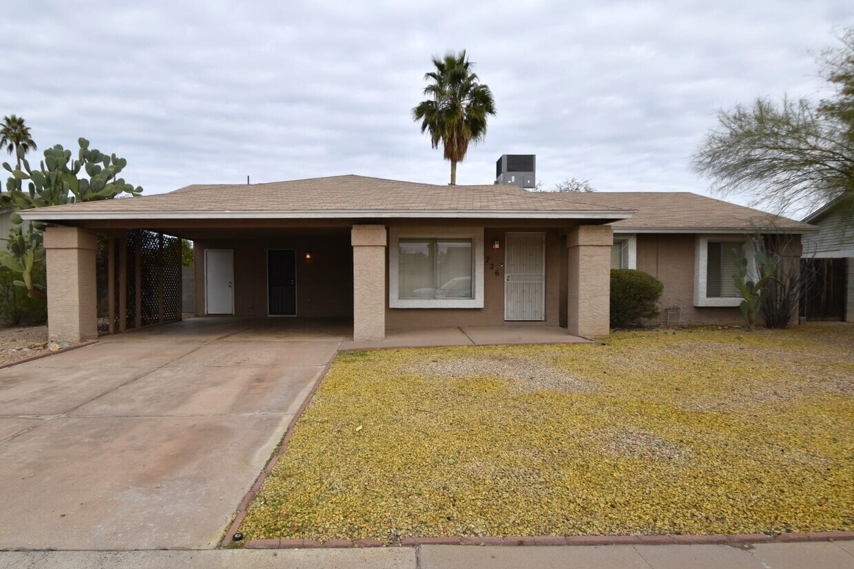 Foto principal - 726 W Laguna Azul Ave