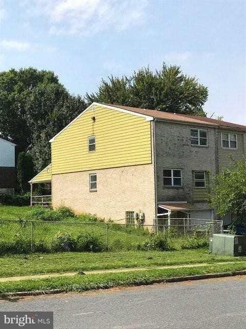 Building Photo - 1814 Crest Dr