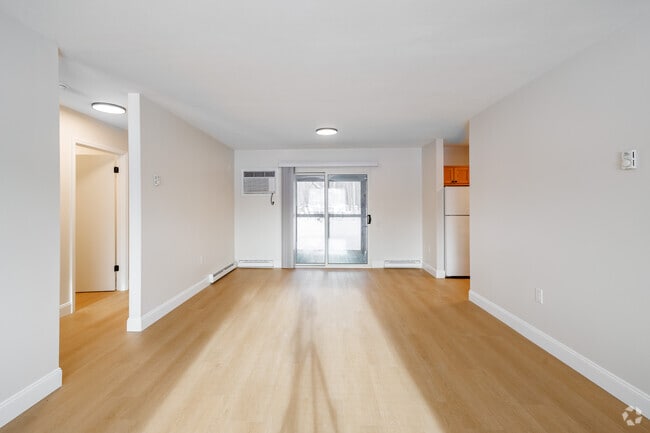 3BR, 2BA - 1,260SF - Living Room - Meadowbrook Estates