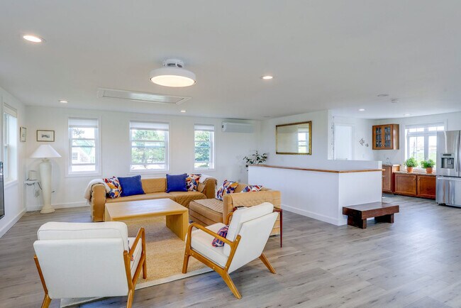 Foto del edificio - 53 Plum Island Turnpike