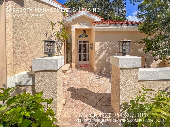Foto del edificio - Updated 3 Bed 2 Bath Villa with Screened P...