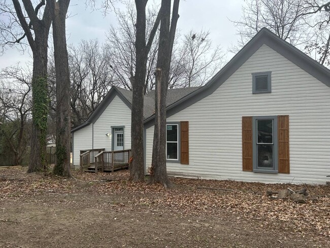 Building Photo - 605 Byars St