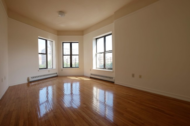 Interior Photo - 211 West 117th Street