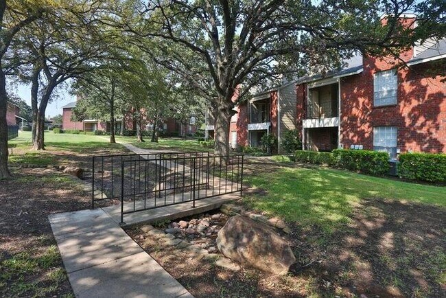 Foto del edificio - 200 Bear Creek Dr