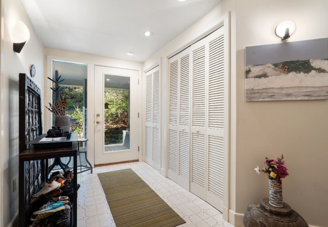 Building Photo - 44 The Valley Rd