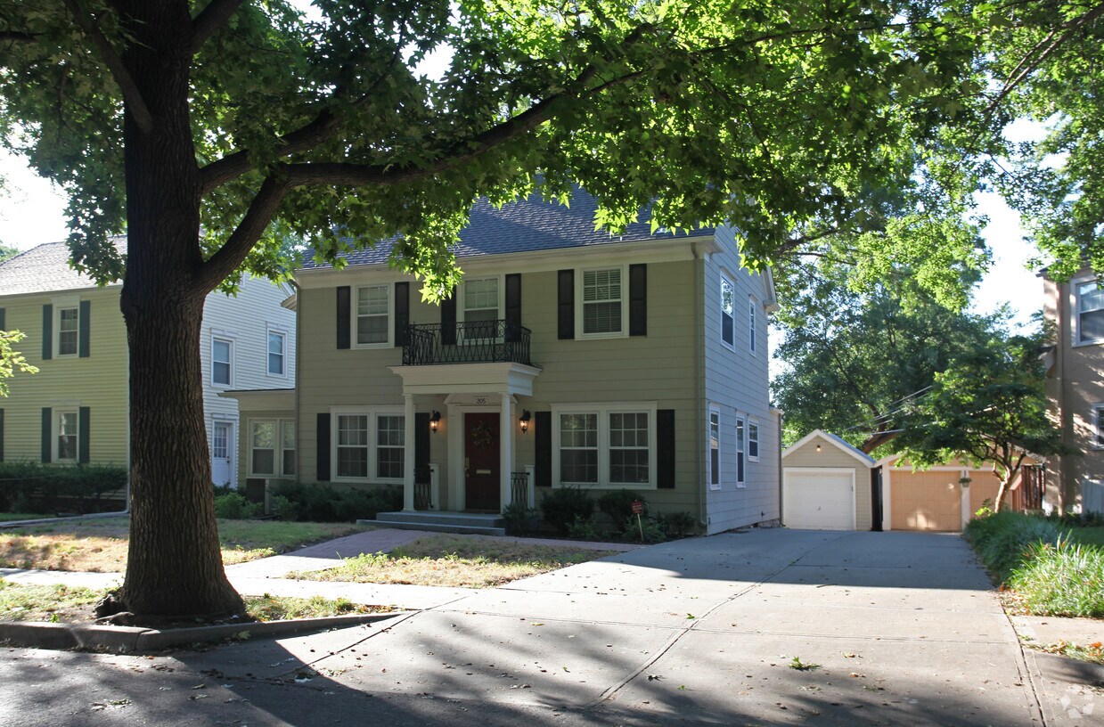 Building Photo - 205 E Winthrope Rd