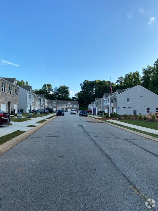 Tarian Townhomes Apartments for Rent with a Yard Decatur, GA 1