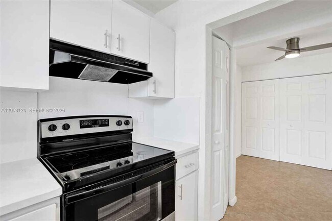 Building Photo - 2120-2122 Thomas St # 2122 HOLLYWOOD, FL 33020