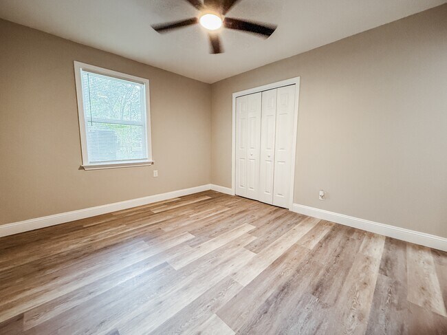 Building Photo - 9881 Guidy Ln