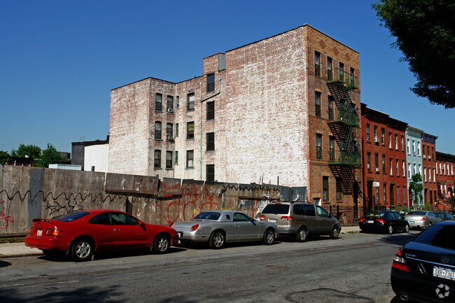 Building Photo - 174 15th St