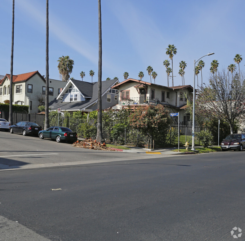 Building Photo - 901 S Mariposa Ave