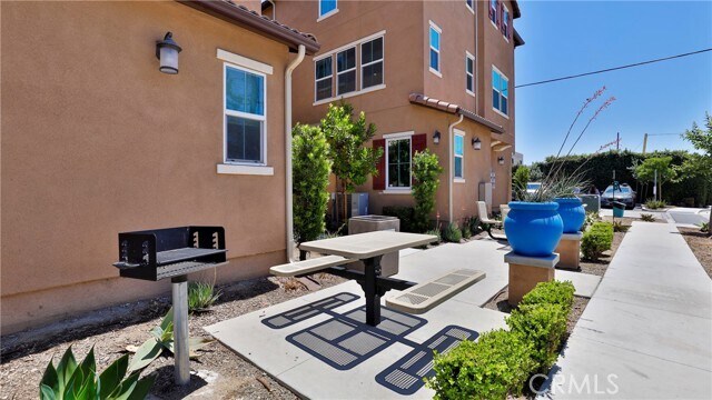 Foto del edificio - 712 N Ethan Way