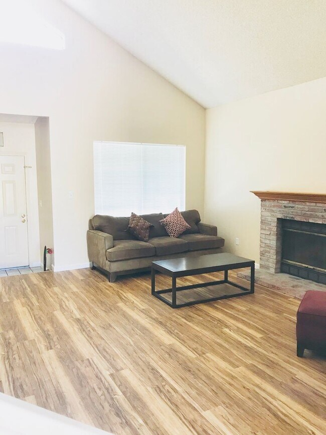 Foto del edificio - 3 Bedroom 2.5 Bath House in M Section of Rohnert Park - SSU Students Welcome