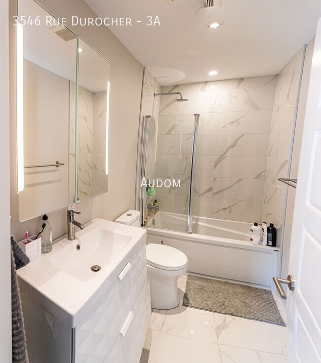 Building Photo - 3546 Rue Durocher