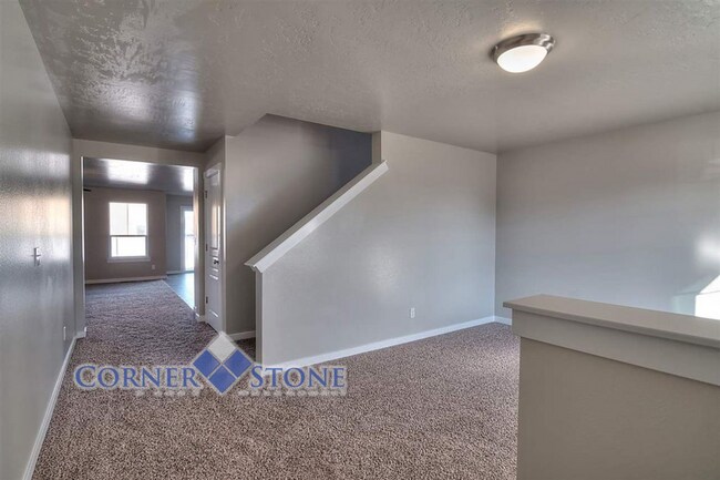 Building Photo - Spacious Home with Bonus Room/Office!