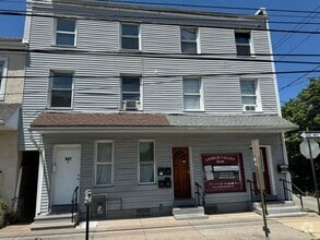 Building Photo - 447-447 Linden St