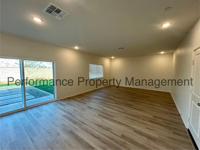 Building Photo - *Move In Special* Beautiful 3 Bed/2 Bath +...