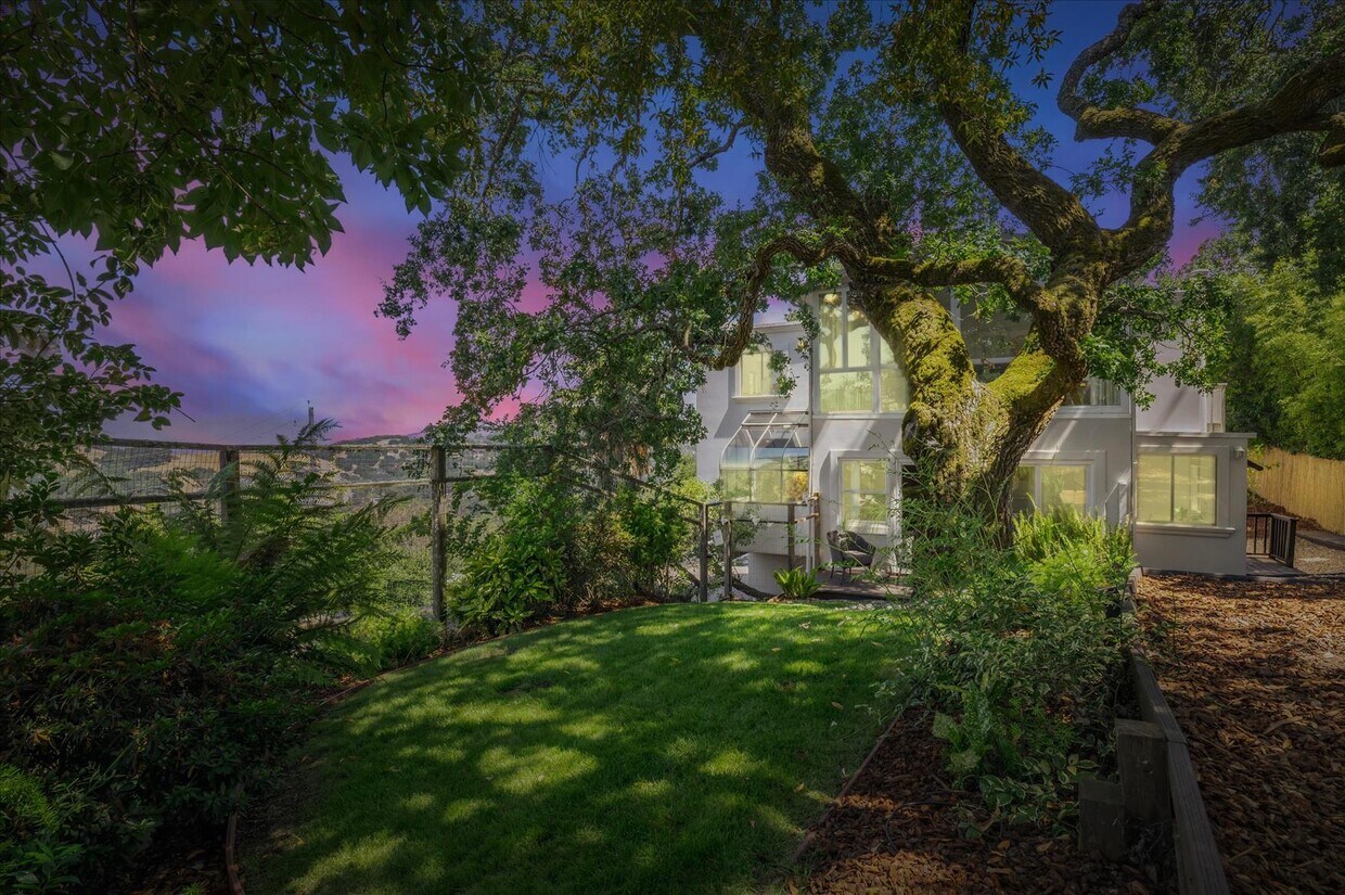 Primary Photo - 200 Stuyvesant Dr