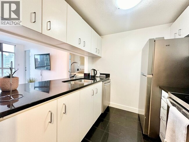 Building Photo - 438 Seymour St