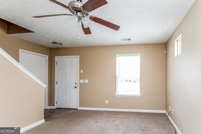 Building Photo - 2760 Lakeside Cir
